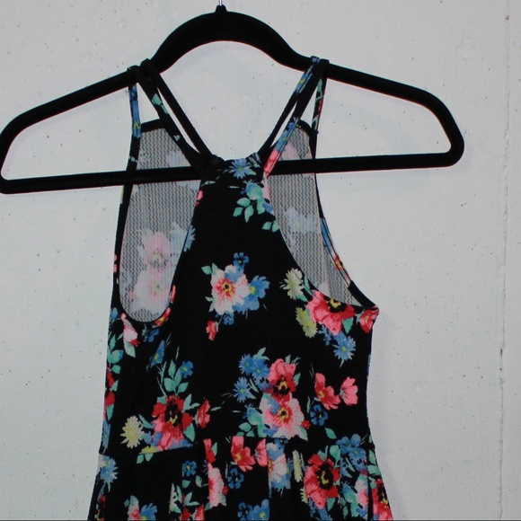 Adorable Floral Dress with Pockets! - Picture 5 of 7